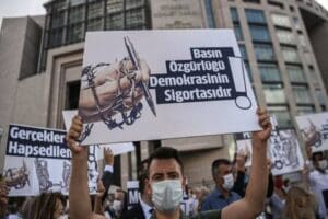 Sosyal Medya ve Dezenformasyon Yasa Tasarısı&rsquo;na karşı, basın meslek &ouml;rg&uuml;tleri