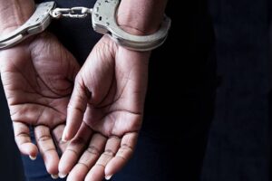 İzmir'in &Ccedil;iğli il&ccedil;esinde, aralarında tanınmış kişilerin de olduğu onlarca kişinin