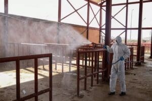 Van B&uuml;y&uuml;kşehir Belediyesi ekipleri, şap hastalığına karşı ge&ccedil;ici s&uuml;reyle kapatılan