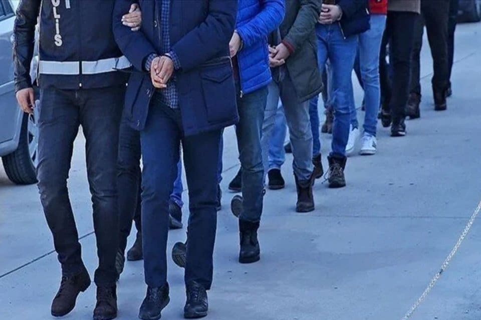 13 ilde sarallar su&ccedil; &ouml;rg&uuml;t&uuml;ne y&ouml;nelik yapılan ve 119 kişinin