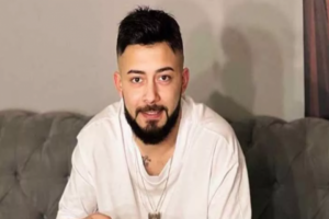 &Uuml;nl&uuml; şarkıcı Kurtuluş Kuş hakkında, Aydın'da bir otel odasında, hayranı