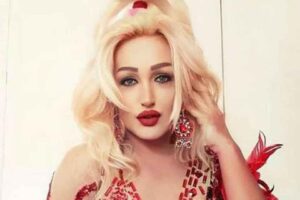 İzmir'in &Ccedil;eşme il&ccedil;esinde, 'Anıl Petek' adıyla tanınan trans şarkıcı Anıl