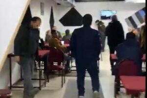 Muğla'nın Fethiye il&ccedil;esinde, polisin baskın d&uuml;zenlediği Satran&ccedil; ve Tavla Oynamayı