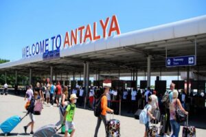 Rusya ve Ukrayna'dan ge&ccedil;en yıl toplam 6,6 milyon turist ağırlayan