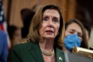 ABD Temsilciler Meclisi Başkanı Nancy Pelosi'yi taşıyan u&ccedil;ak Tayvan hava