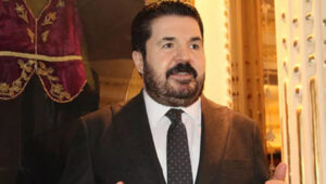 AK Parti İzmir milletvekili adayı Savcı Sayan, kalp krizi geçirdi.