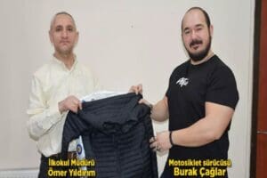 Eskişehir&rsquo;de motosikletli Burak &Ccedil;ağlar, cumhuriyet savcısı olan otomobil s&uuml;r&uuml;c&uuml;s&uuml;yle trafikte