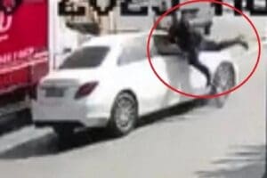 İstanbul'da G&uuml;ng&ouml;ren'de scooter'la ters y&ouml;nden ilerlerken otomobilin &ccedil;arptığı Metin Aydın,