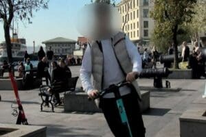 Scooter kazalarını &ouml;nlemek amacıyla, kullanıcılar i&ccedil;in getirilen 15 yaş sınırının,