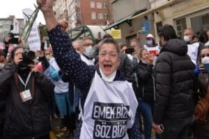 D&uuml;n sabah &ldquo;ter&ouml;r &ouml;rg&uuml;t&uuml; propagandası yapmak&rdquo; su&ccedil;lamasıyla g&ouml;zaltına alınan T&uuml;rk