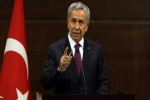 Eski TBMM Başkanı ve AK Parti kurucularından B&uuml;lent Arın&ccedil;'ın se&ccedil;imlerin