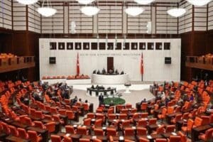 Se&ccedil;im barajını y&uuml;zde 7'ye d&uuml;ş&uuml;recek d&uuml;zenlemenin de yer aldığı Se&ccedil;im