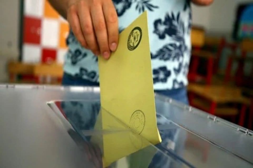 Se&ccedil;im barajının y&uuml;zde 7'ye indirilmesini de i&ccedil;eren se&ccedil;im kanunu teklifi,