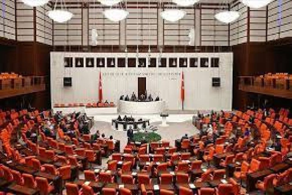 T&uuml;rkiye B&uuml;y&uuml;k Millet Meclisi'nde yeni haftada &ouml;nemli d&uuml;zenlemeler g&ouml;r&uuml;ş&uuml;lecek. Se&ccedil;im