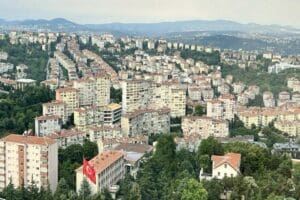 14 Mayıs'taki se&ccedil;im &ouml;ncesi konut piyasasında belirsizlik s&uuml;rerken, 'acil satılık'