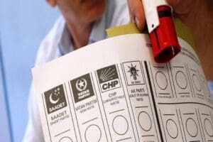 Habert&uuml;rk gazetesi yazarı B&uuml;lent Aydemir, bug&uuml;nk&uuml; k&ouml;şesinden se&ccedil;im tarihinin kesinleştiğini