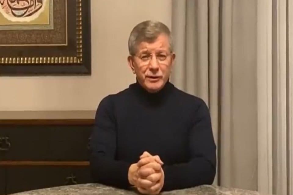 Gelecek Partisi lideri Davutoğlu, se&ccedil;im tarihi tartışmalarıyla ilgili iktidara seslenerek,