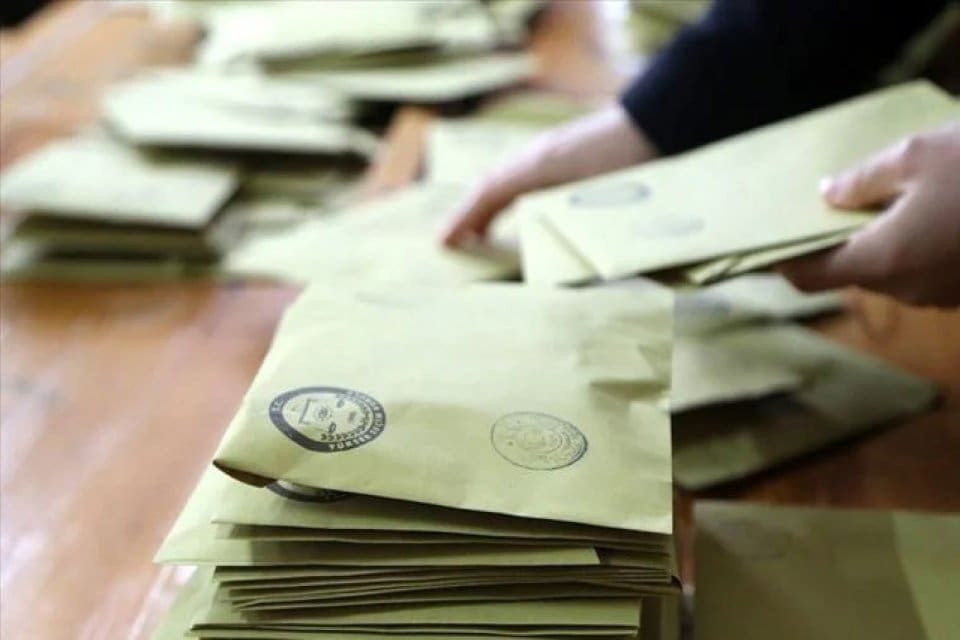 İktidara yakınlığıyla bilinen gazeteci Abdulkadir Selvi, AK Parti y&ouml;netiminin Haziran