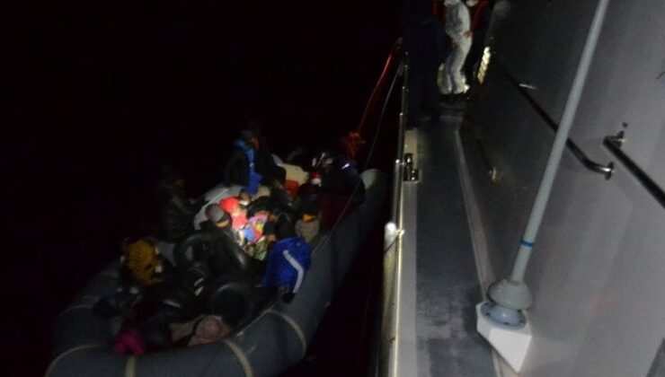 Seferihisar açıklarında mahsur kalan göçmenleri, Sahil Güvenlik kurtardı