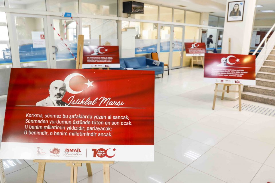 Seferihisar Belediyesi İstiklal Marşı&rsquo;nın kabul&uuml;n&uuml;n 100. yılına &ouml;zel sergi d&uuml;zenledi.