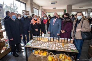 İzmir B&uuml;y&uuml;kşehir Belediye Başkanı Tun&ccedil; Soyer, yok olan yerel tohumların