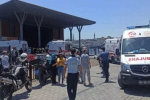Kadık&ouml;y-Karak&ouml;y seferini yapan ŞH-DURUSU vapurunun Karak&ouml;y iskelesine &ccedil;arpması sonucu 7