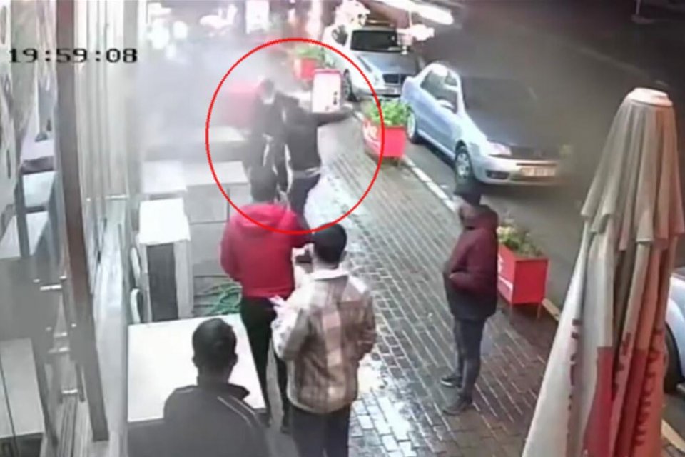 İzmir'in Bornova ilçesinde restoranı bulunan Erol Güvenç (51) kendisinden haraç
