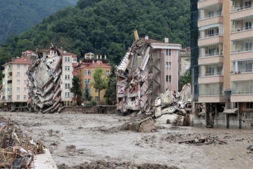 AFAD, Batı Karadeniz B&ouml;lgesinde yaşanan sel felaketinde can kaybının 82