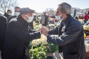 İzmir Büyükşehir Belediye Başkanı Tunç Soyer, aşırı yağışların yol açtığı