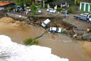 Brezilya'nın Sao Paulo eyaletinde, şiddetli yağışların yol a&ccedil;tığı sel ve