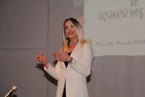 Turizm Haftası nedeniyle Sel&ccedil;uk Efes Kent Belleği&rsquo;nde "Yaşlanan D&uuml;nya ve