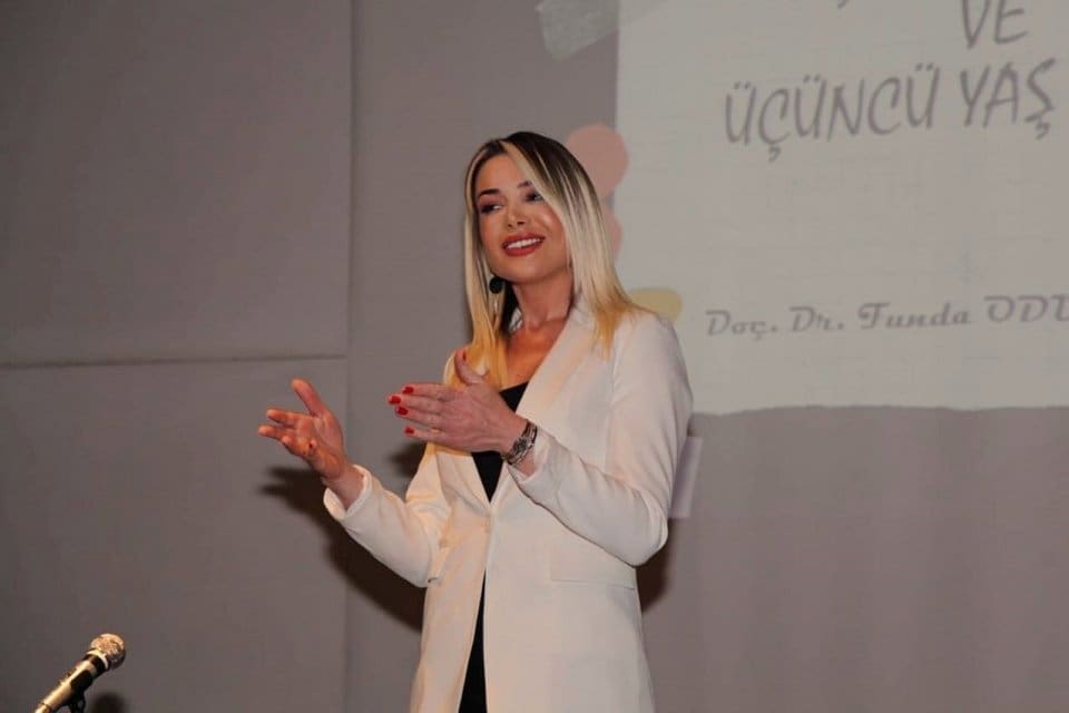 Turizm Haftası nedeniyle Sel&ccedil;uk Efes Kent Belleği&rsquo;nde "Yaşlanan D&uuml;nya ve