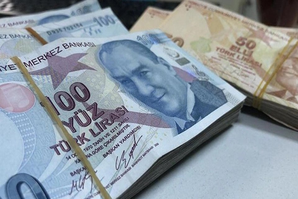 Ekonomist Sel&ccedil;uk Ge&ccedil;er, emekli maaşının son 20 yıldaki erimesini g&ouml;zler