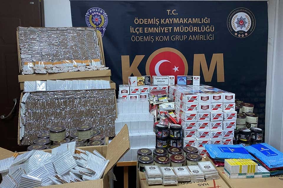 İzmir'in Sel&ccedil;uk il&ccedil;esinde, polis ekiplerince bir iş yerine yapılan baskında