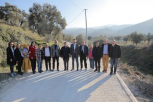 AK Parti İzmir Milletvekili Mahmut Atilla Kaya, saha &ccedil;alışmalarını Sel&ccedil;uk'ta