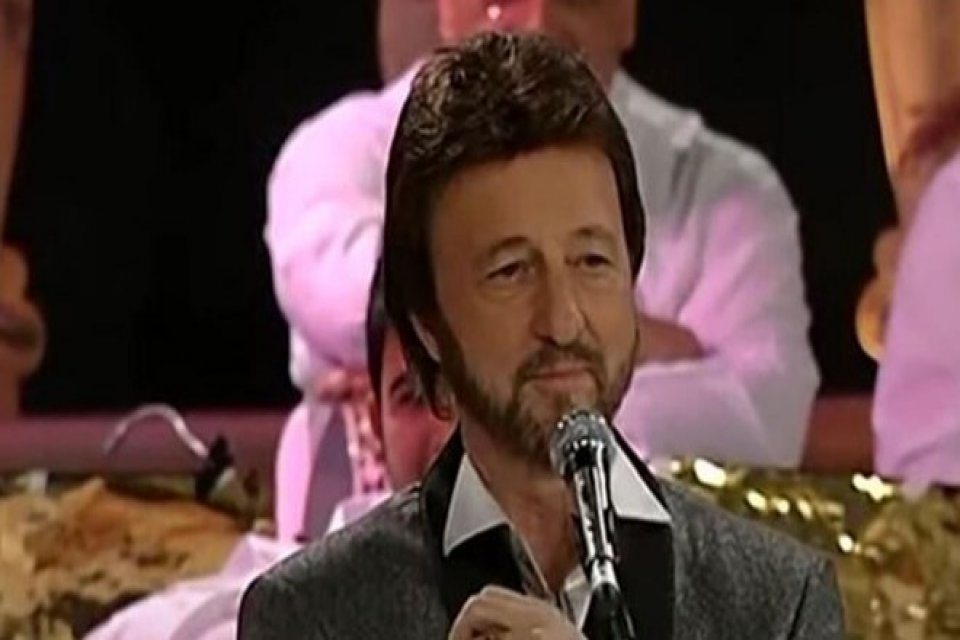 &Uuml;nl&uuml; besteci ve keman virt&uuml;&ouml;z&uuml; Sel&ccedil;uk Tekay 68 yaşında hayata