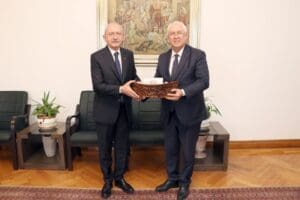 Karabağlar Belediye Başkanı Muhittin Selvitopu, CHP Genel Başkanı ve Millet
