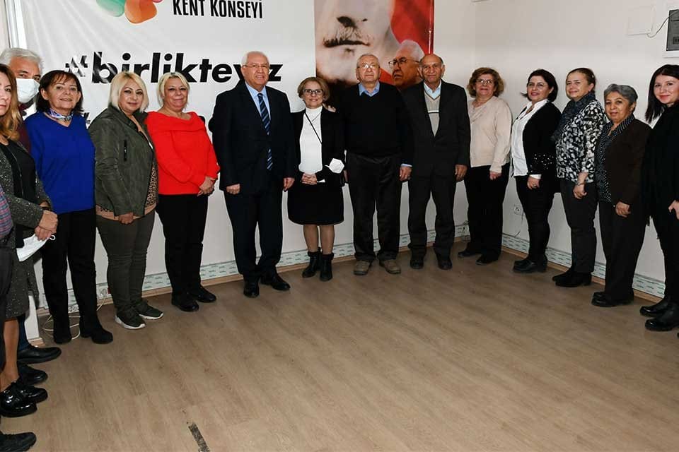Karabağlar Belediye Başkanı Muhittin Selvitopu, Karabağlar Kent Konseyi Başkanlığı'na se&ccedil;ilen