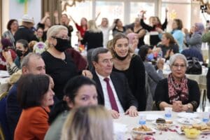 Konak Belediyesi&rsquo;nin semt merkezlerinde kurslara katılan kadınlar i&ccedil;in belediyenin d&uuml;zenlediği