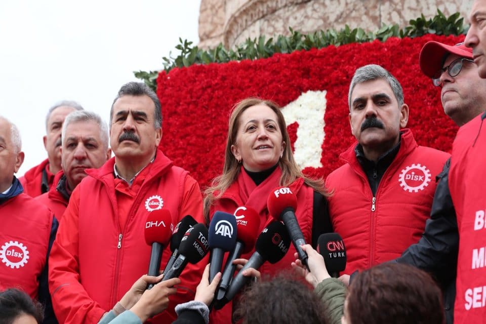 Birleşik Metal-İş Sendikası ve DİSK &uuml;yeleri 1 Mayıs Emek ve