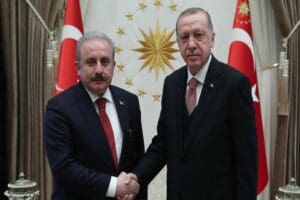 Cumhurbaşkanı Erdoğan'ın yeniden aday olamayacağına ilişkin 6'lı masanın a&ccedil;ıklamasına TBMM