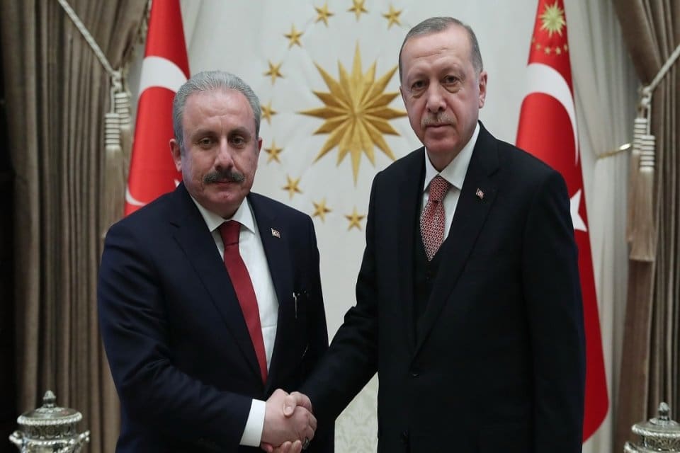 Cumhurbaşkanı Erdoğan'ın yeniden aday olamayacağına ilişkin 6'lı masanın a&ccedil;ıklamasına TBMM