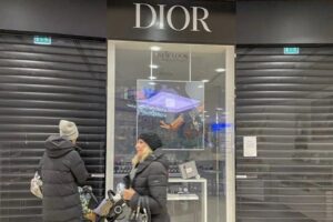 Ukrayna'ya saldırısı nedeniyle Rusya'ya uygulanan yaptırımlar kapsamında &uuml;lkedeki faaliyetlerini durdurma