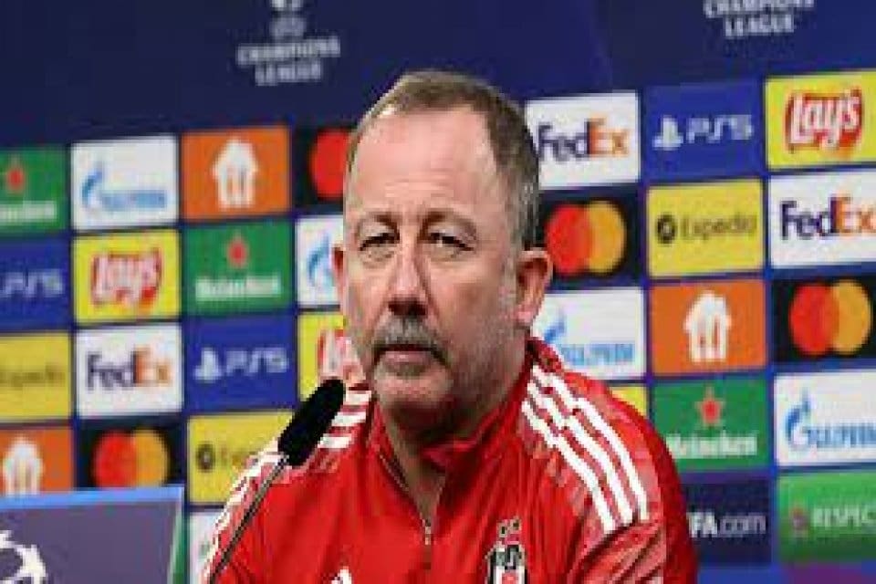 Beşiktaş'ta Sergen Yal&ccedil;ın d&ouml;nemi bitti. Yal&ccedil;ın, Başkan Ahmet Nur &Ccedil;ebi