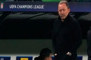 Beşiktaş Teknik Direkt&ouml;r&uuml; Sergen Yal&ccedil;ın, Sporting Lizbon karşısında ağır bir