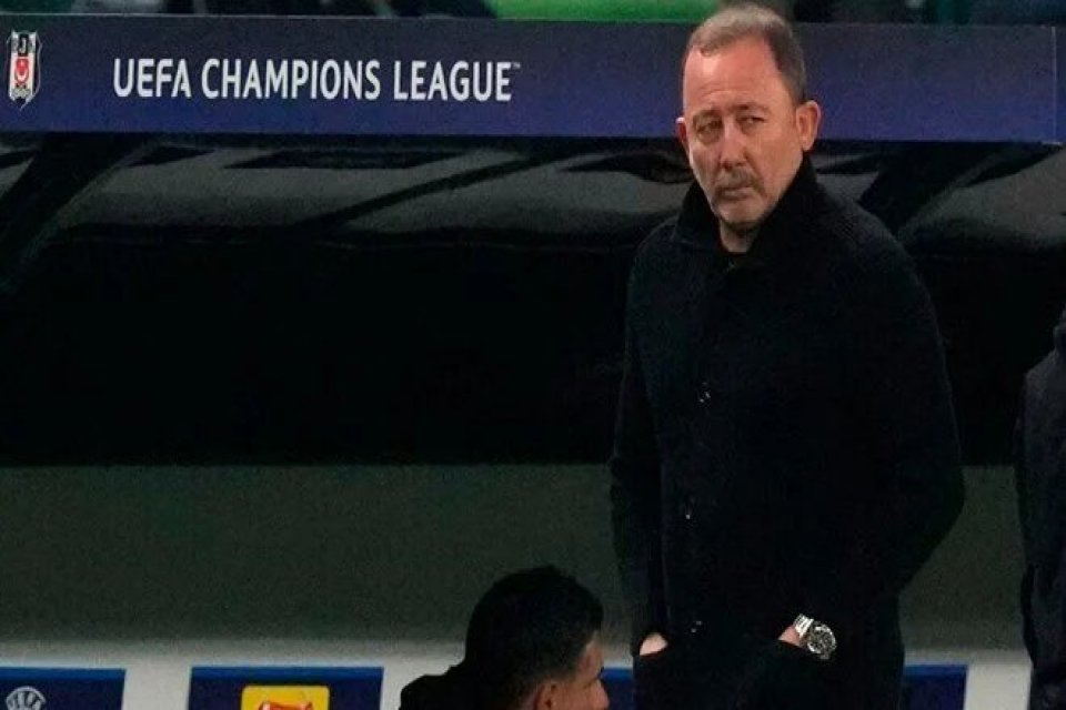 Beşiktaş Teknik Direkt&ouml;r&uuml; Sergen Yal&ccedil;ın, Sporting Lizbon karşısında ağır bir