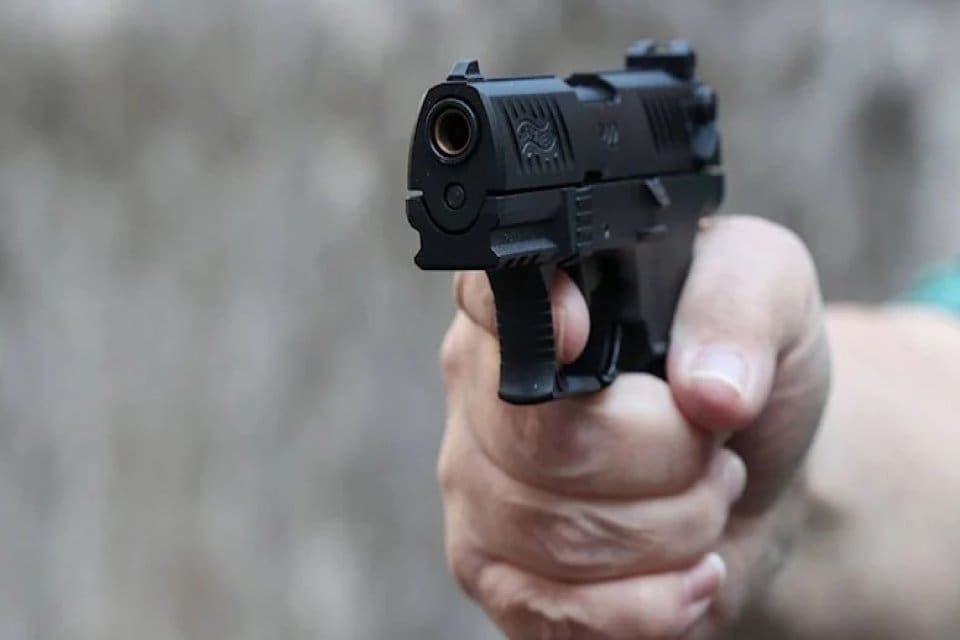 Malatya'da 42 yaşındaki Zeliha Temel tartıştığı M.D. tarafından tabancayla vurarak