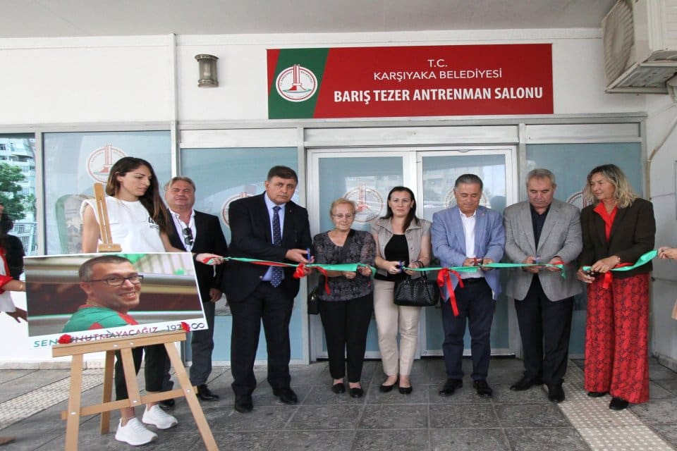 Ge&ccedil;tiğimiz g&uuml;nlerde yaşamını yitiren Karşıyaka taraftarı Barış Tezer&rsquo;in adı Mustafa