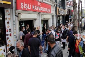 Koronavir&uuml;s ile m&uuml;cadele kapsamında 17 g&uuml;nl&uuml;k &lsquo;tam kapanma&rsquo; d&ouml;nemini şehir