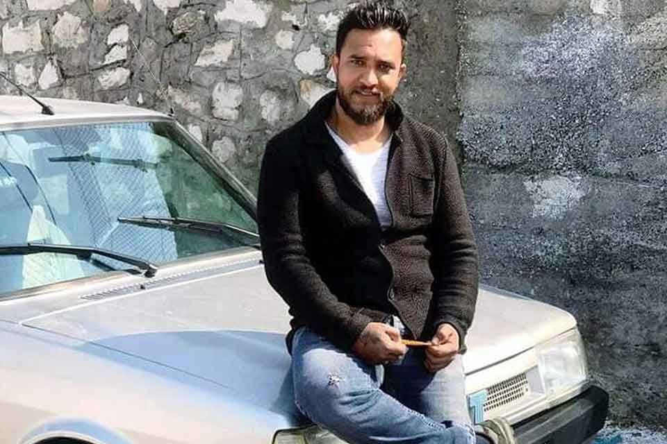 İZMİR'in Bayraklı il&ccedil;esinde, hafif ticari aracıyla seyir halindeyken silahlı saldırıya